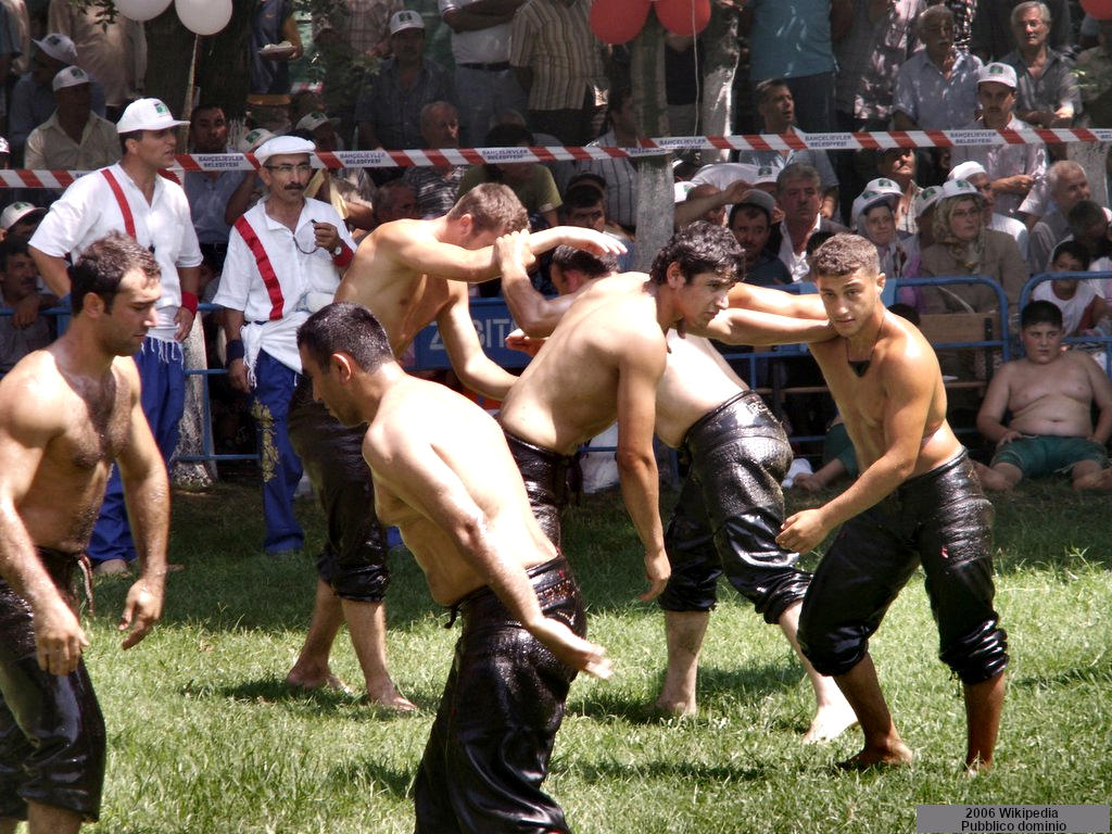 Il Yağlı Güreş: lotta con l'olio. 2006 Wikipedia Pubblico Dominio.